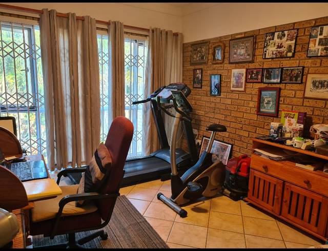 4 BEDROOM TOWNHOUSE FOR SALE IN SHELLY BEACH